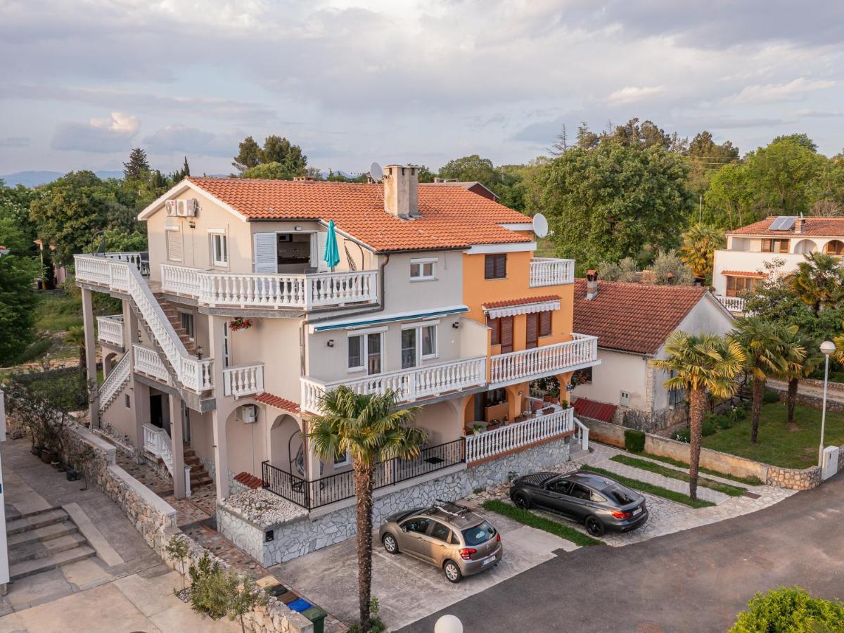 Apartments Dino Malinska Bagian luar foto