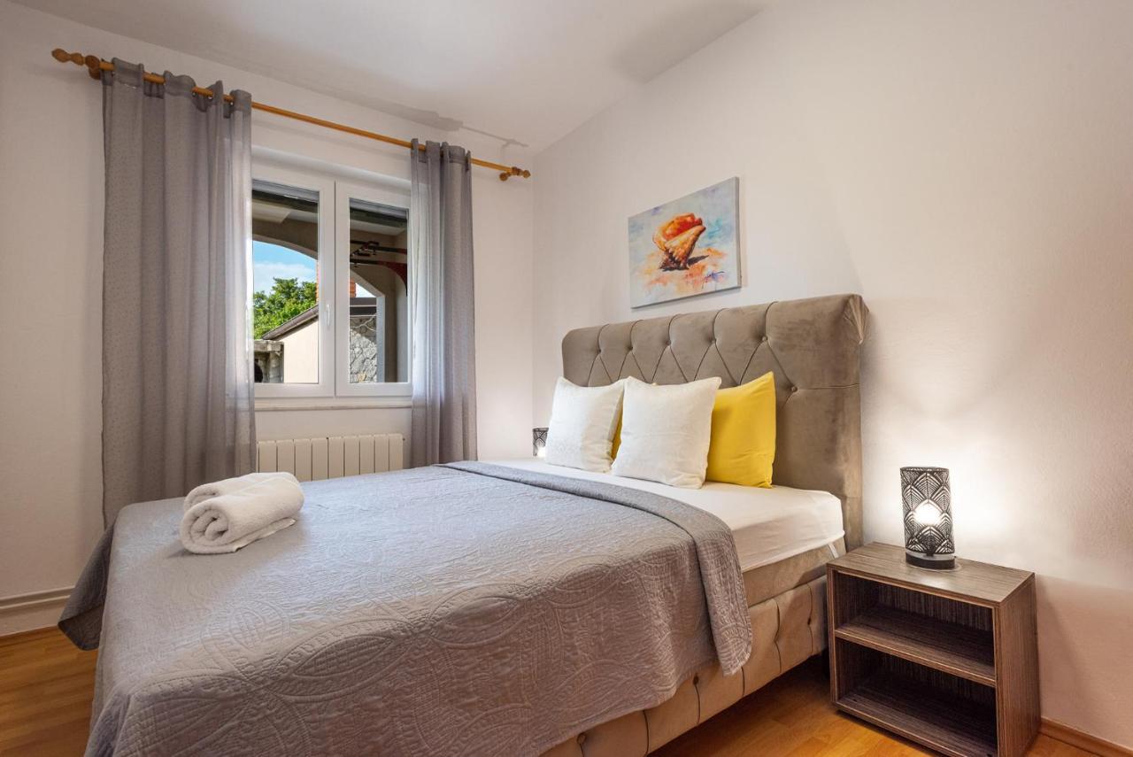 Apartments Dino Malinska Bagian luar foto