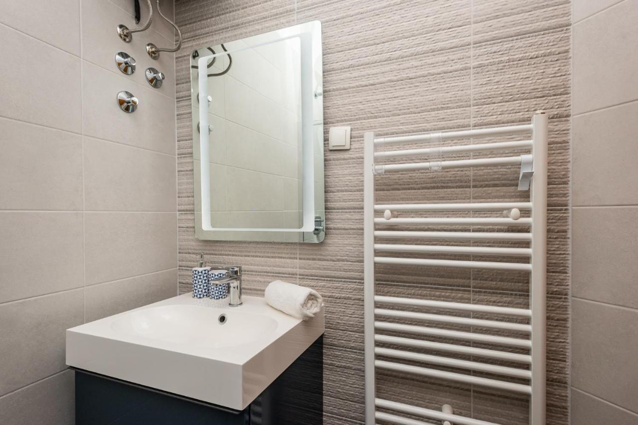 Apartments Dino Malinska Bagian luar foto
